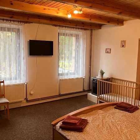 Penzion Restaurace Zatisi Румбурк Екстер'єр фото